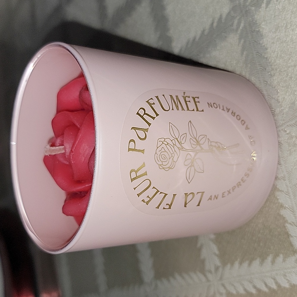 LA FLEUR CASHMERE ROSE CANDLE - Picture 4 of 5